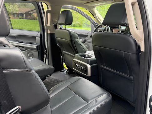 Used 2024 Ford Expedition XLT AWD/4WD image 16