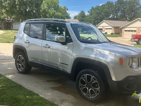 Used 2017 Jeep Renegade Limited AWD/4WD image 4