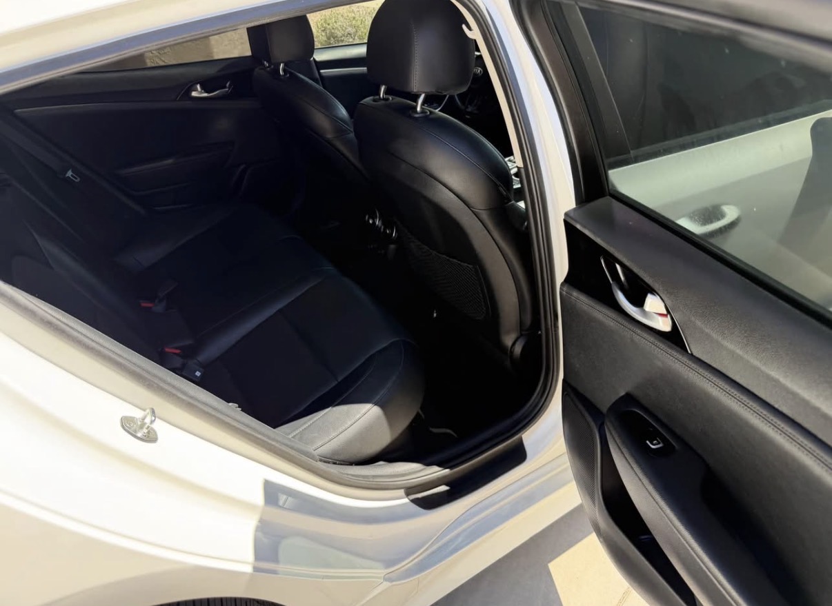 Used 2018 Kia Stinger RWD image 12