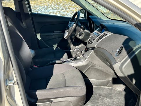 Used 2013 Chevrolet Cruze LT image 10