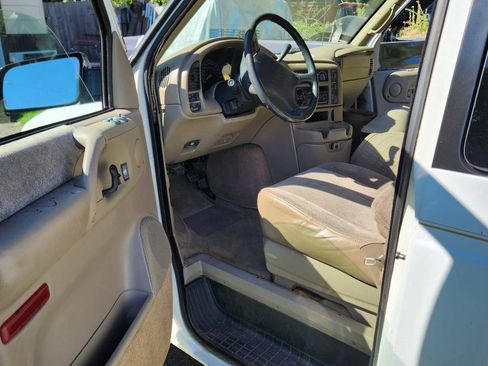 Used 1996 Chevrolet Astro AWD Passenger image 9