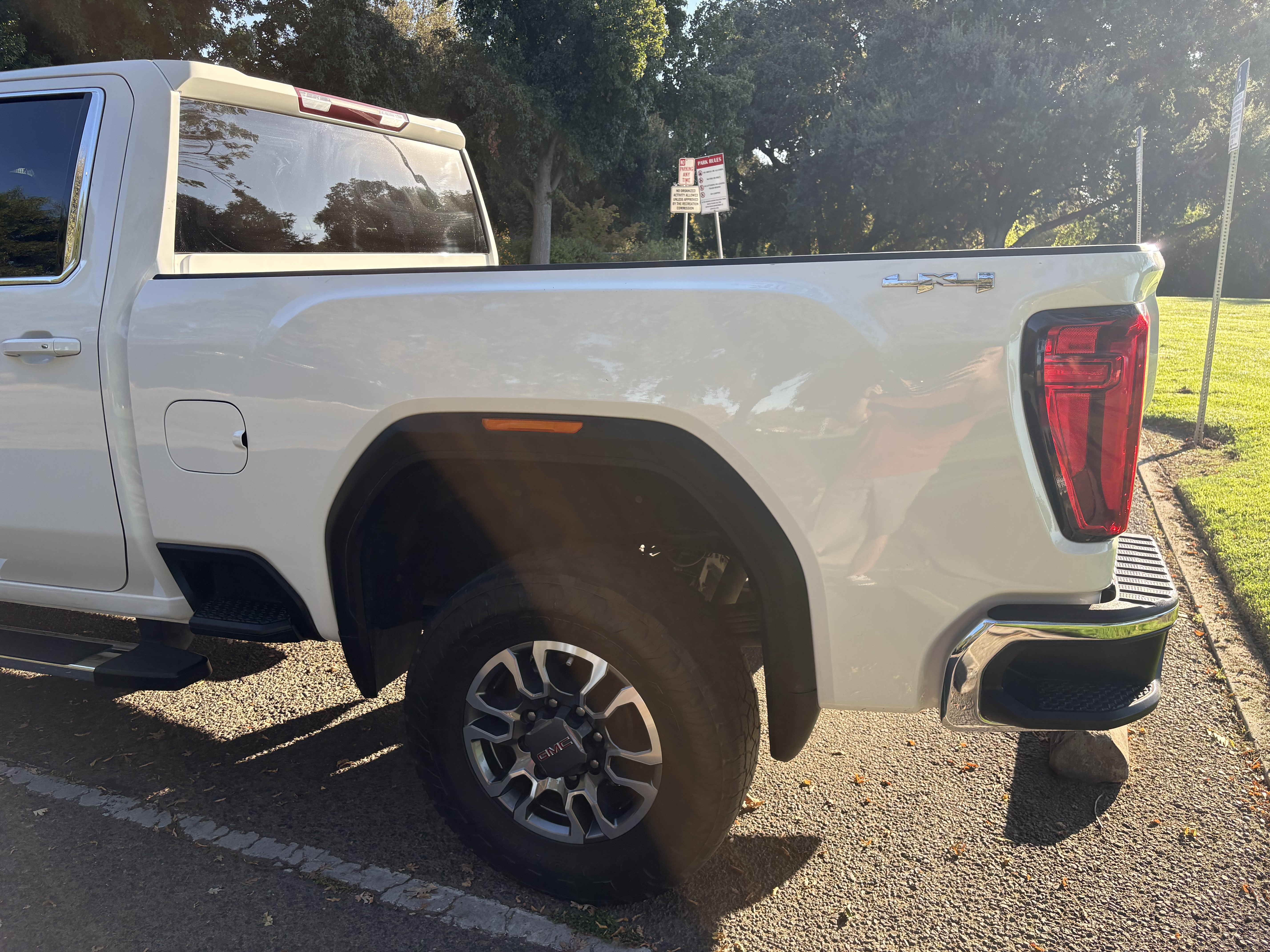 Used 2022 GMC Sierra 2500 SLE w/ SLE Value Package; AWD/4WD image 8