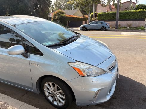 Used 2012 Toyota Prius V Five image 1