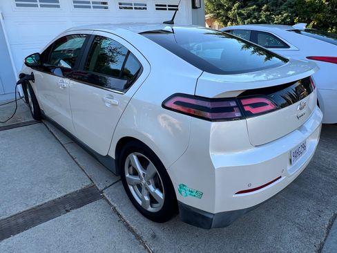 Used 2013 Chevrolet Volt Premium w/ Premium Trim Package image 2