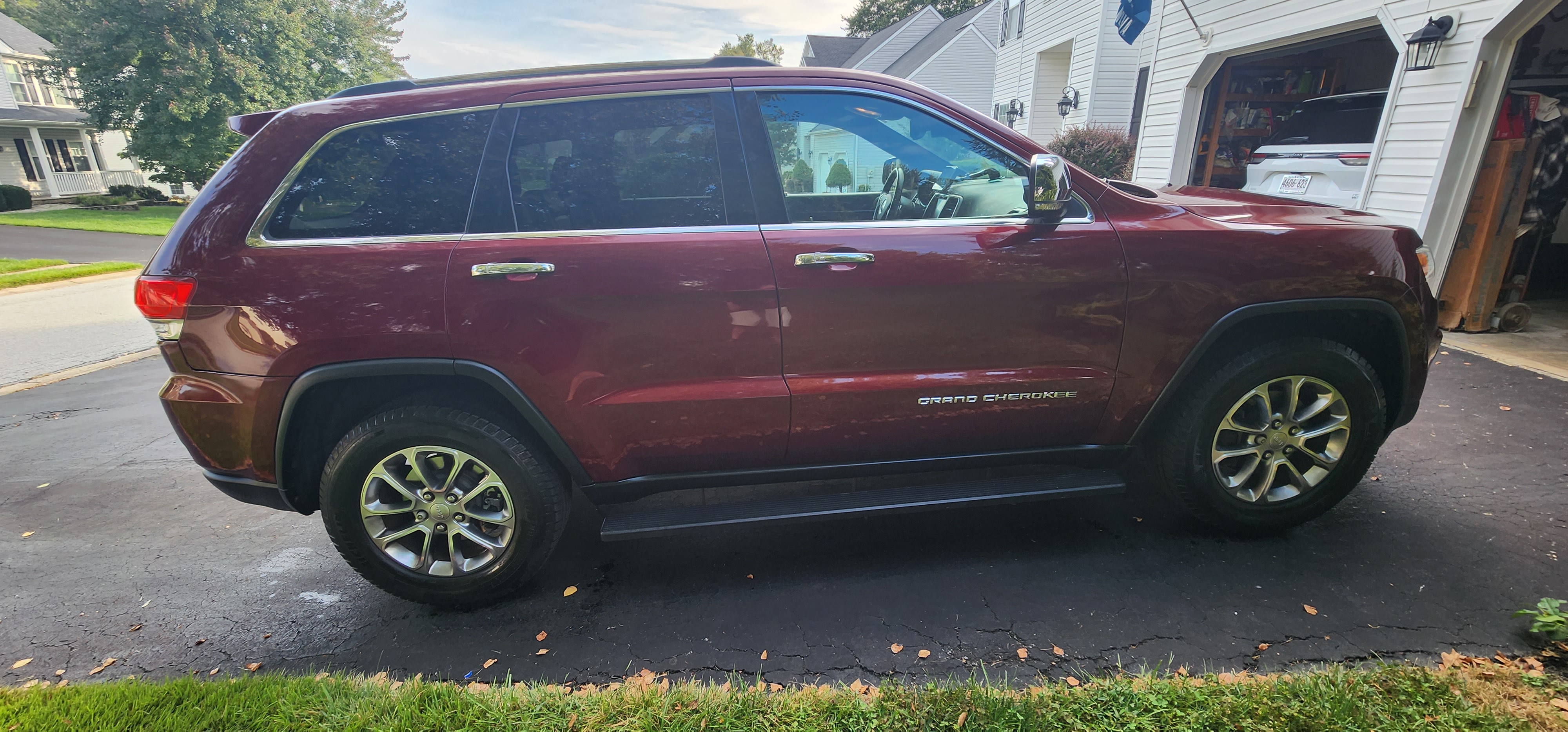 Used 2016 Jeep Grand Cherokee Limited AWD/4WD image 11