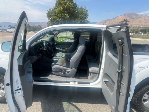 Used 2007 Toyota Tacoma PreRunner image 12