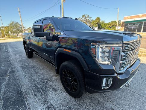 Used 2023 GMC Sierra 2500 Denali w/ Denali Black Diamond Edition image 8