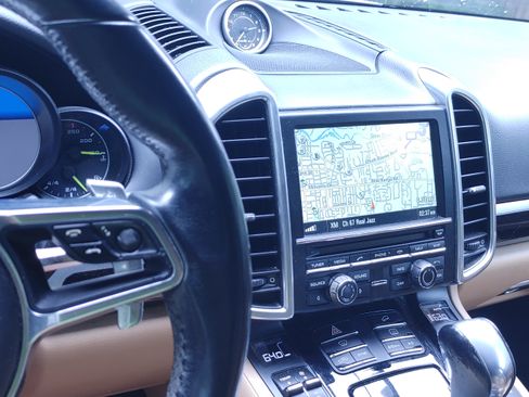 Used 2016 Porsche Cayenne S image 22