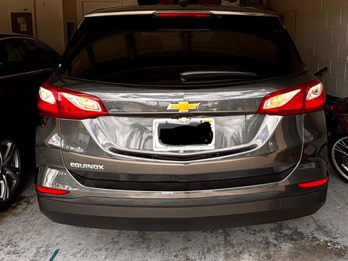Used 2020 Chevrolet Equinox LS w/ LS Convenience Package FWD image 9