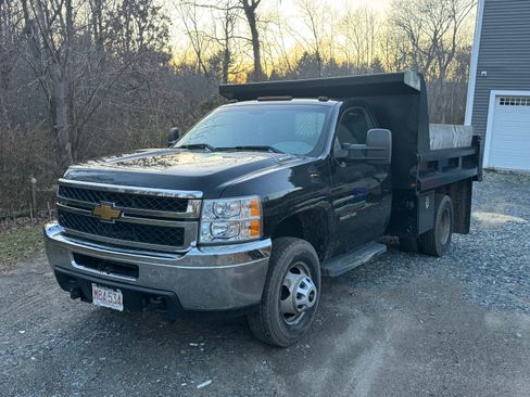 Used 2013 Chevrolet Silverado 3500 W/T w/ Snow Plow Prep Package image 5