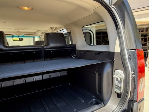 Used 2010 HUMMER H3 Luxury w/ Appearance Package image 18