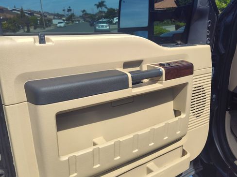 Used 2008 Ford F250 Lariat image 11