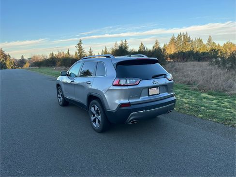 Used 2019 Jeep Cherokee Limited w/ Technology Group image 4
