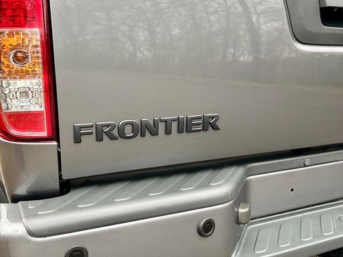 Used 2021 Nissan Frontier SV w/ Midnight Edition Floor Mats image 14