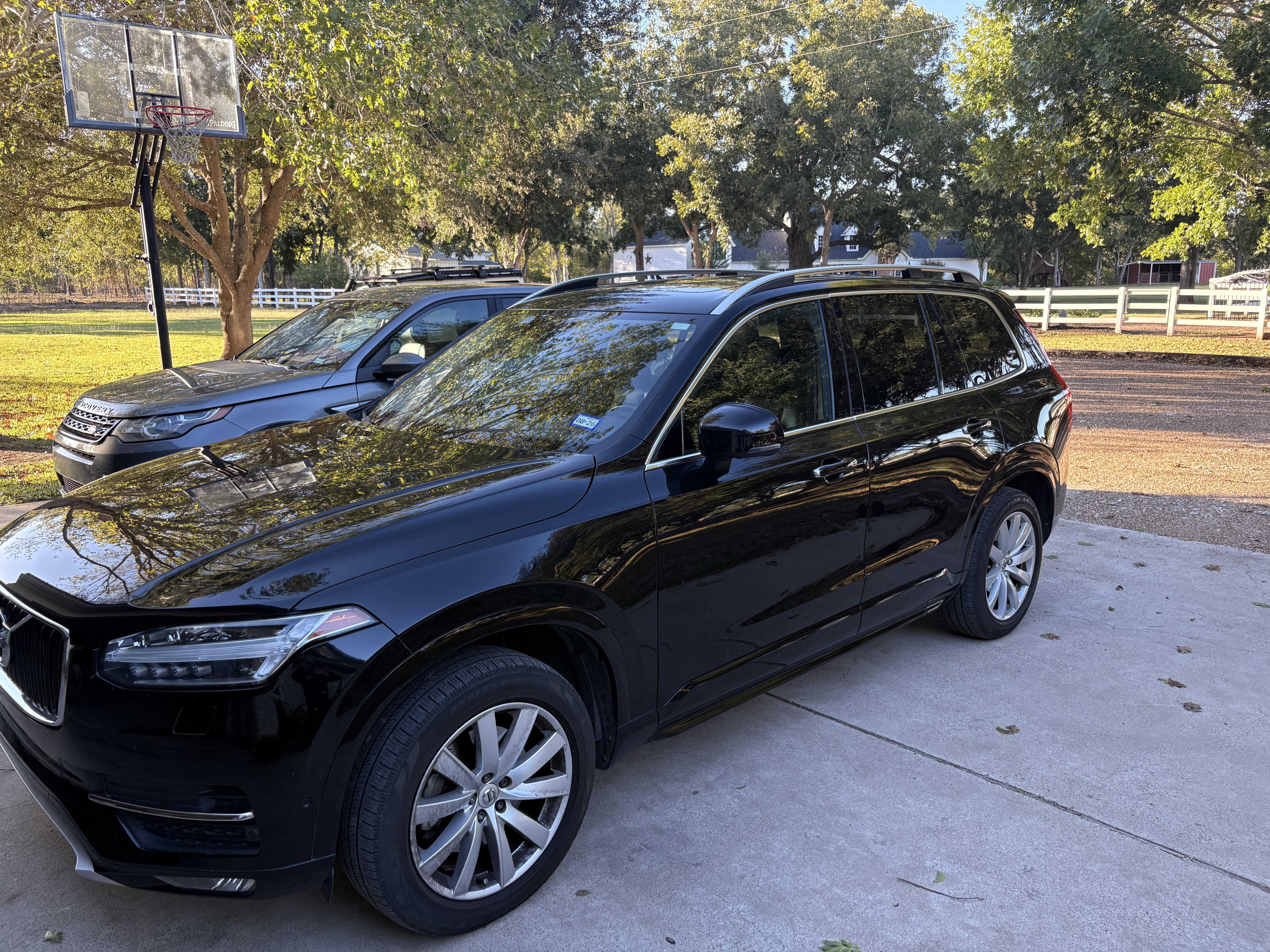 Used 2017 Volvo XC90 T6 Momentum w/ Vision Package AWD/4WD image 4