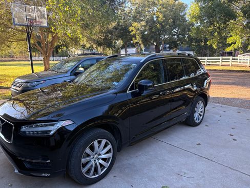 Used 2017 Volvo XC90 T6 Momentum w/ Vision Package image 6