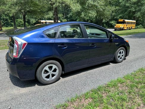 Used 2015 Toyota Prius Three FWD image 2
