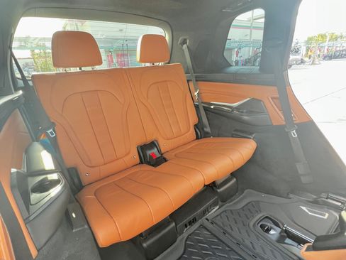 Used 2021 BMW X7 xDrive40i w/ M Sport Package AWD/4WD image 9