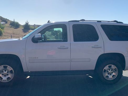 Used 2013 Chevrolet Tahoe LS w/ Convenience Package AWD/4WD image 9