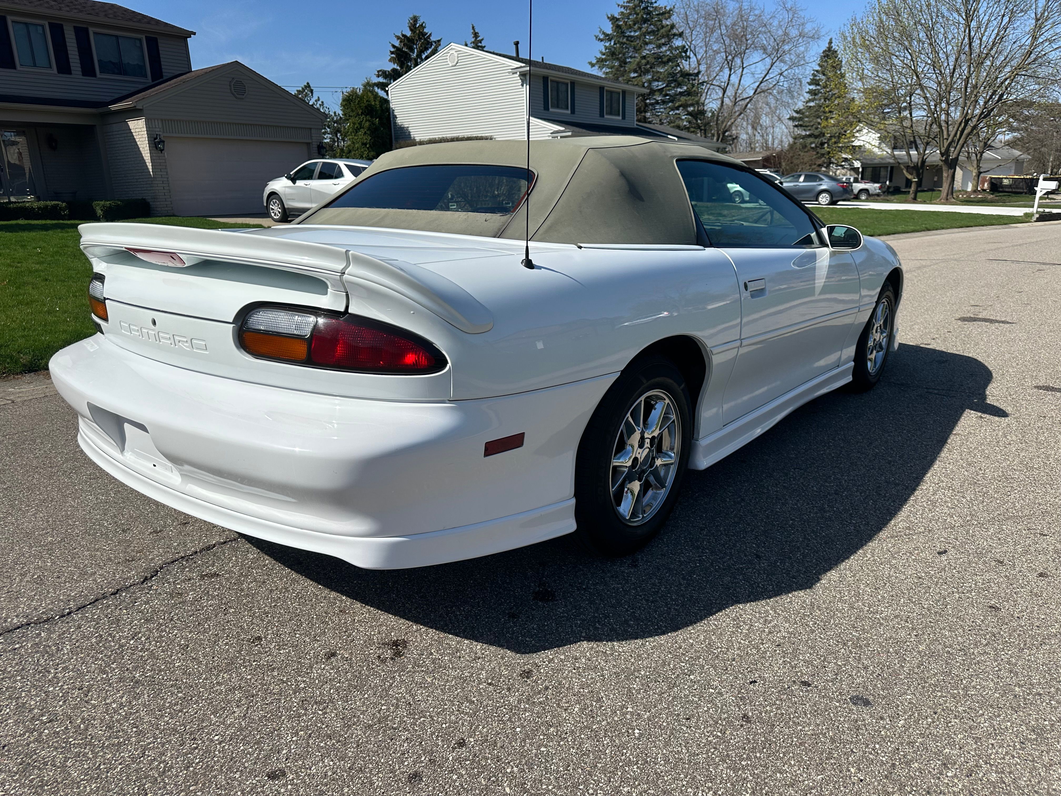 Used 2001 Chevrolet Camaro LT w/ Sport Appearance Pkg RWD image 12