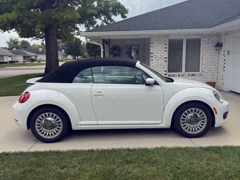 Used 2013 Volkswagen Beetle 2.5 FWD image 4