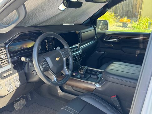 Used 2024 Chevrolet Silverado 1500 High Country w/ Technology Package RWD image 8