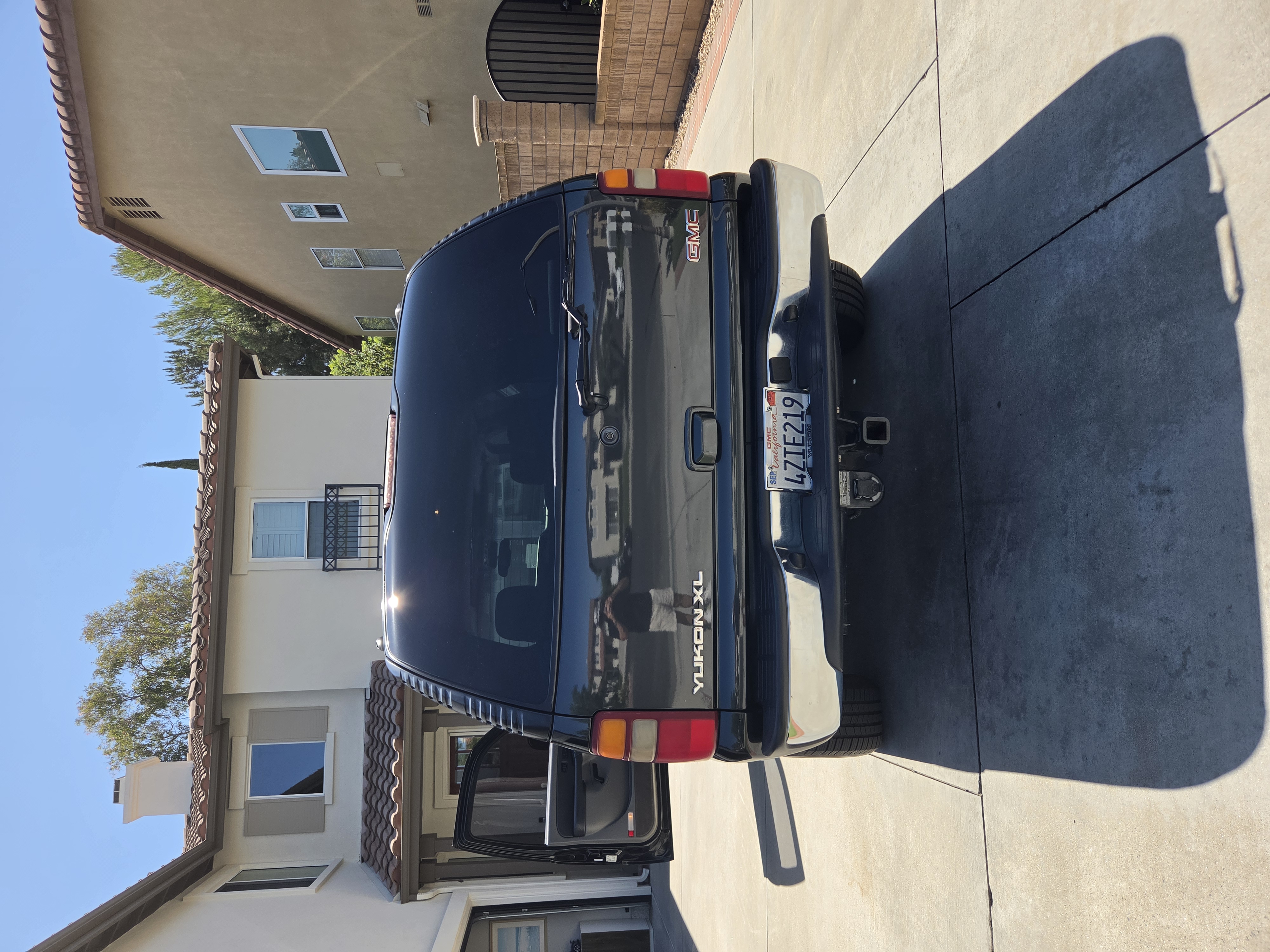 Used 2003 GMC Yukon XL 2500 SLT w/ 1SD Preferred Equipment Group RWD image 4