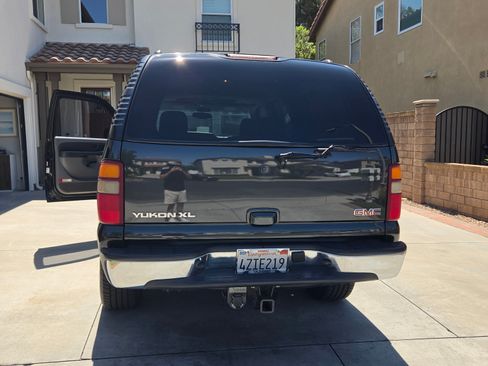 Used 2003 GMC Yukon XL 2500 SLT w/ 1SD Preferred Equipment Group RWD image 4