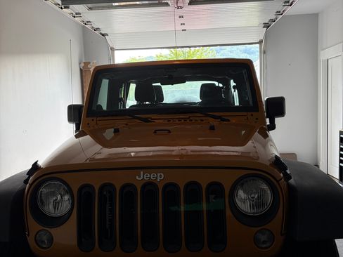 Used 2014 Jeep Wrangler Unlimited Sport AWD/4WD image 2
