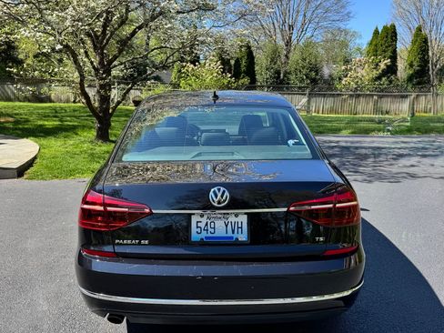 Used 2018 Volkswagen Passat 2.0T SE image 2