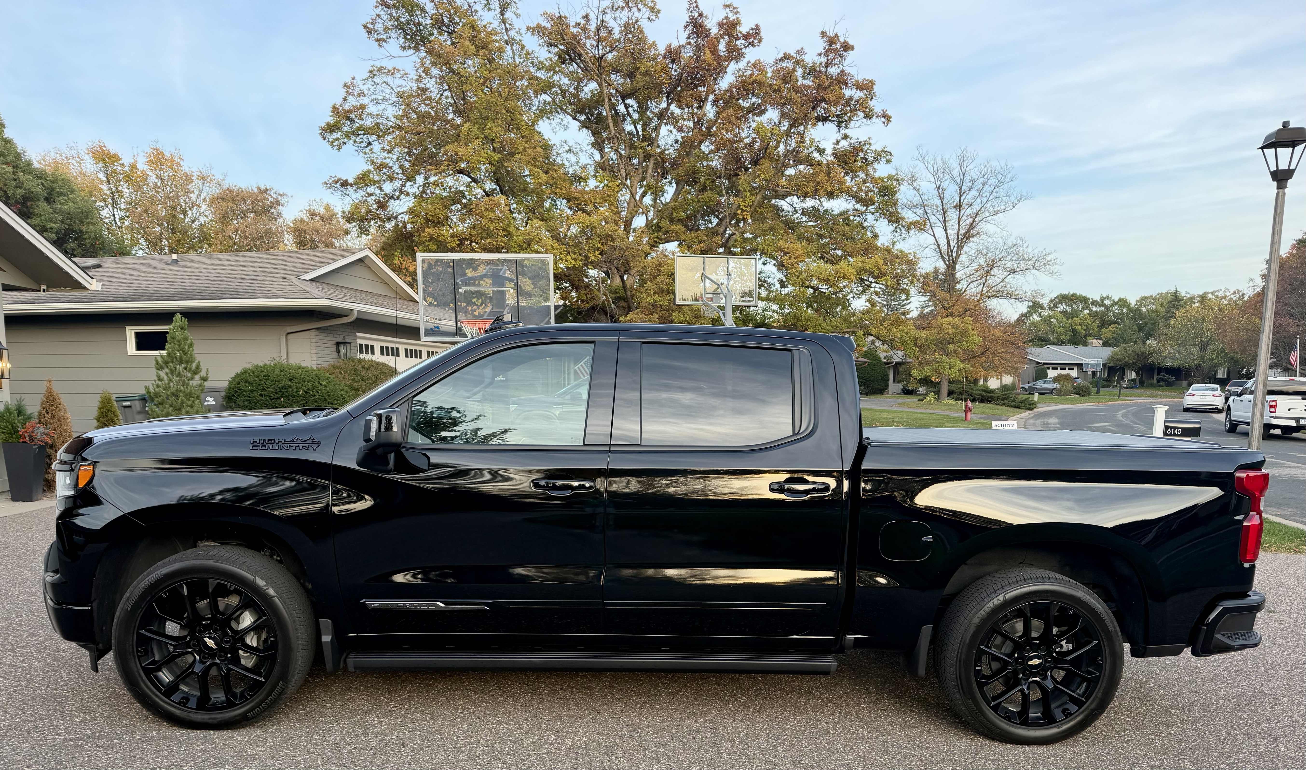 Used 2025 Chevrolet Silverado 1500 High Country w/ Midnight Edition AWD/4WD image 1