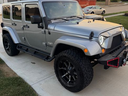 Used 2014 Jeep Wrangler Unlimited Sahara w/ Dual Top Group AWD/4WD image 1