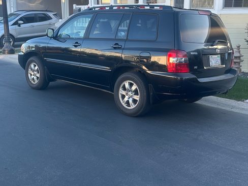 Used 2005 Toyota Highlander 2WD V6 w/ 3rd Row image 5