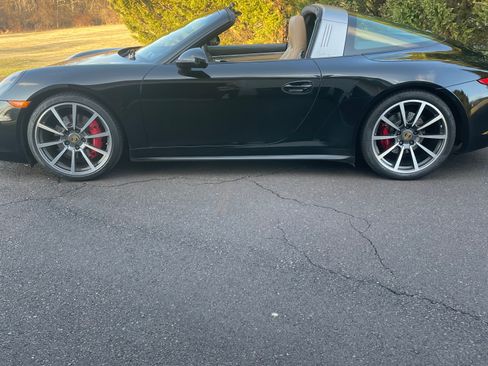 Used 2015 Porsche 911 Targa 4S AWD/4WD image 2