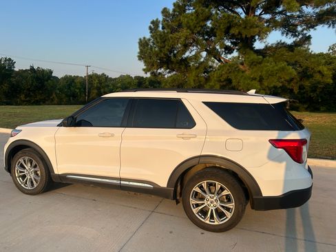 Used 2020 Ford Explorer XLT w/ Equipment Group 202A AWD/4WD image 4