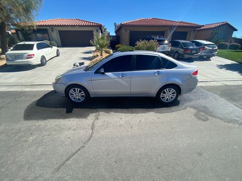 Used 2010 Ford Focus SEL image 1