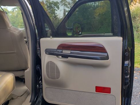 Used 2005 Ford Excursion Limited image 17