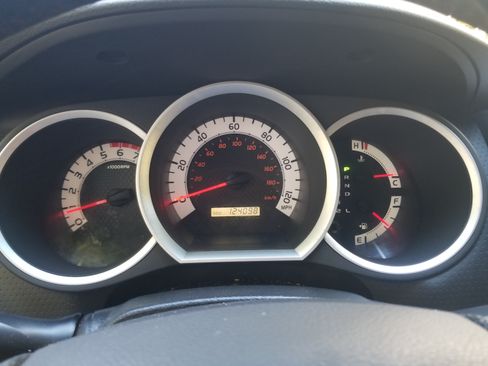 Used 2015 Toyota Tacoma Pickup 4D 6 ft image 12