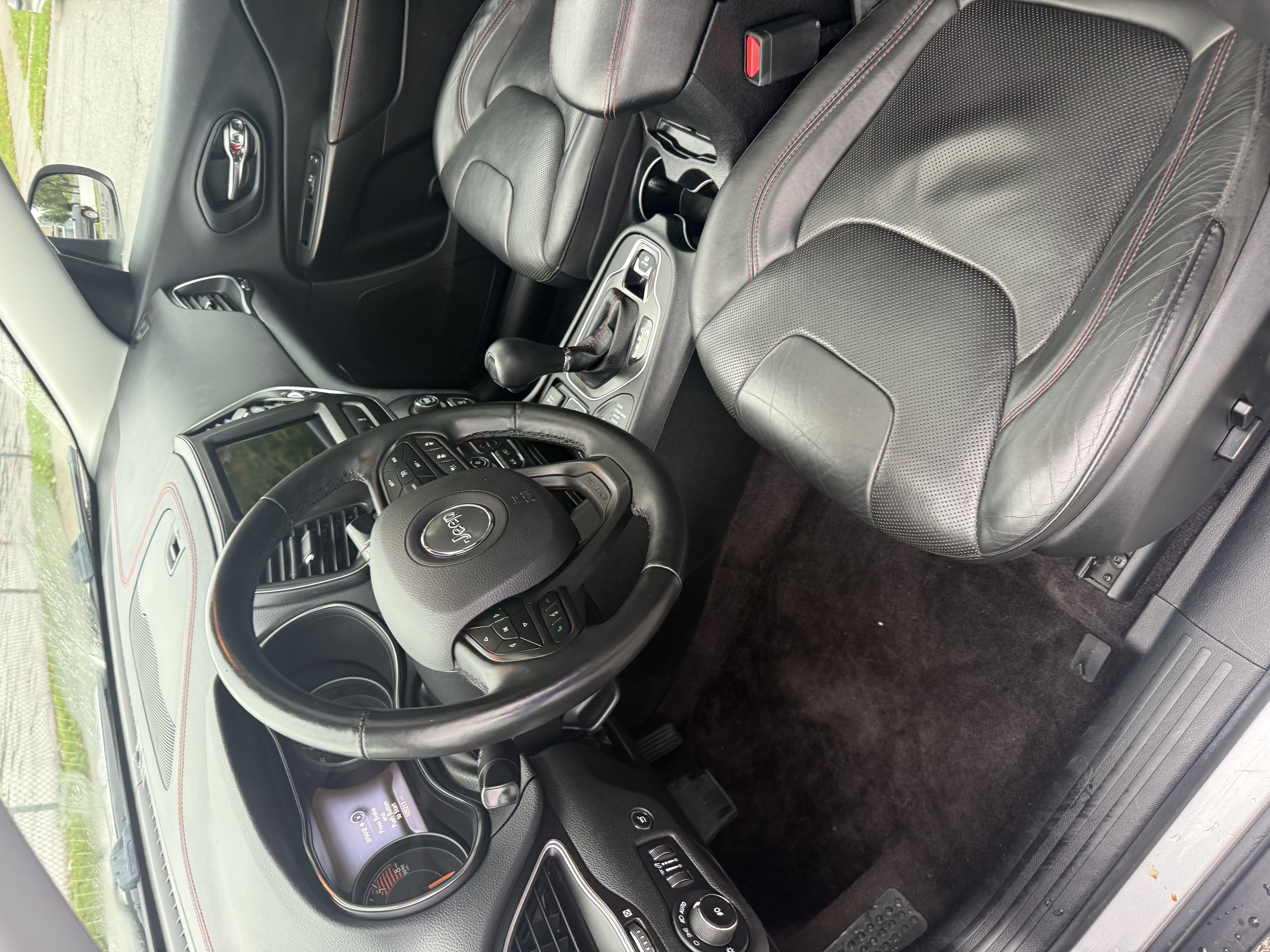 Used 2019 Jeep Cherokee Trailhawk AWD/4WD image 13