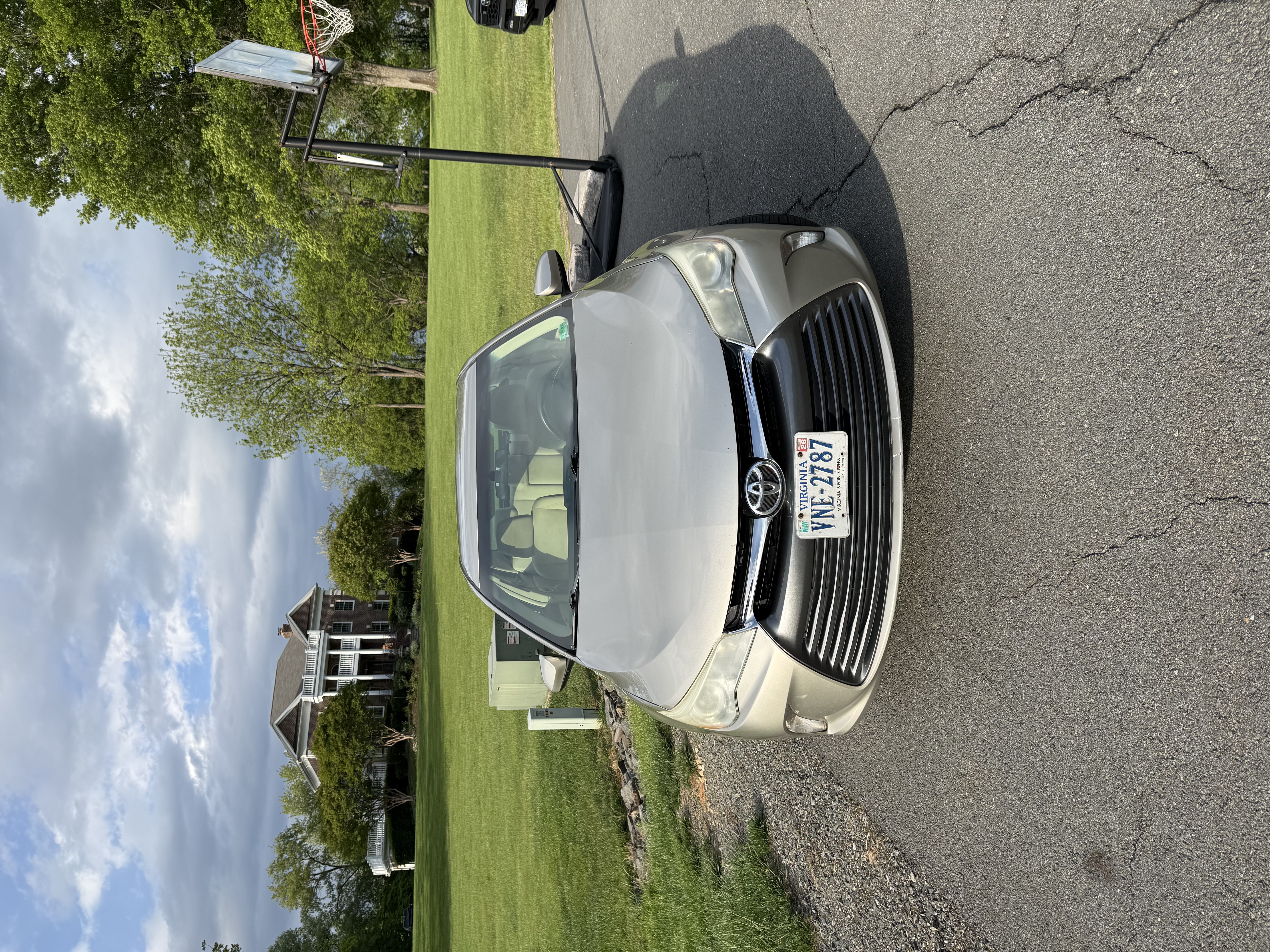 Used 2015 Toyota Camry LE FWD image 2