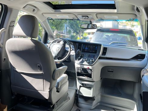 Used 2016 Toyota Sienna XLE w/ XLE Navigation Package image 8