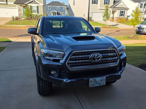 Used 2016 Toyota Tacoma TRD Sport w/ Towing Package image 13