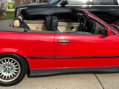 Used 1995 BMW 325i Convertible RWD image 8