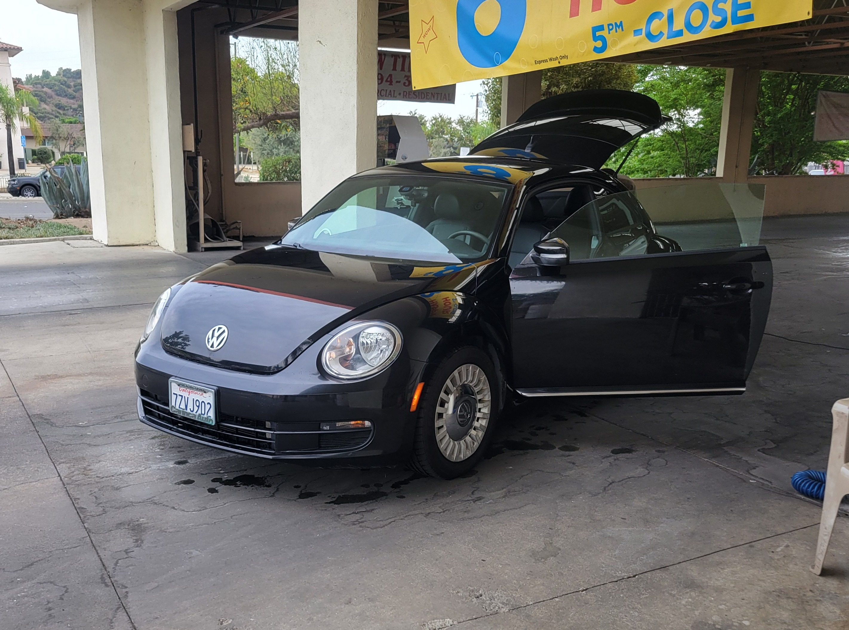 Used 2016 Volkswagen Beetle 1.8T SEL FWD image 1