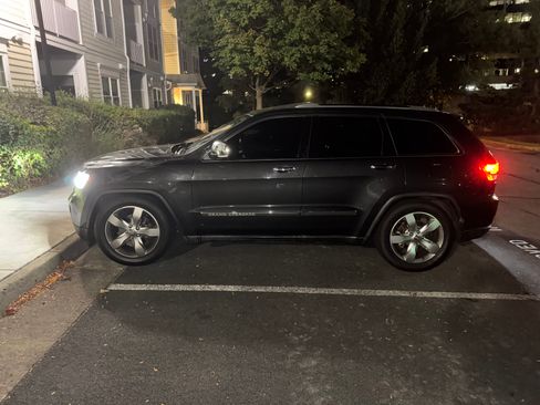 Used 2011 Jeep Grand Cherokee Overland image 16