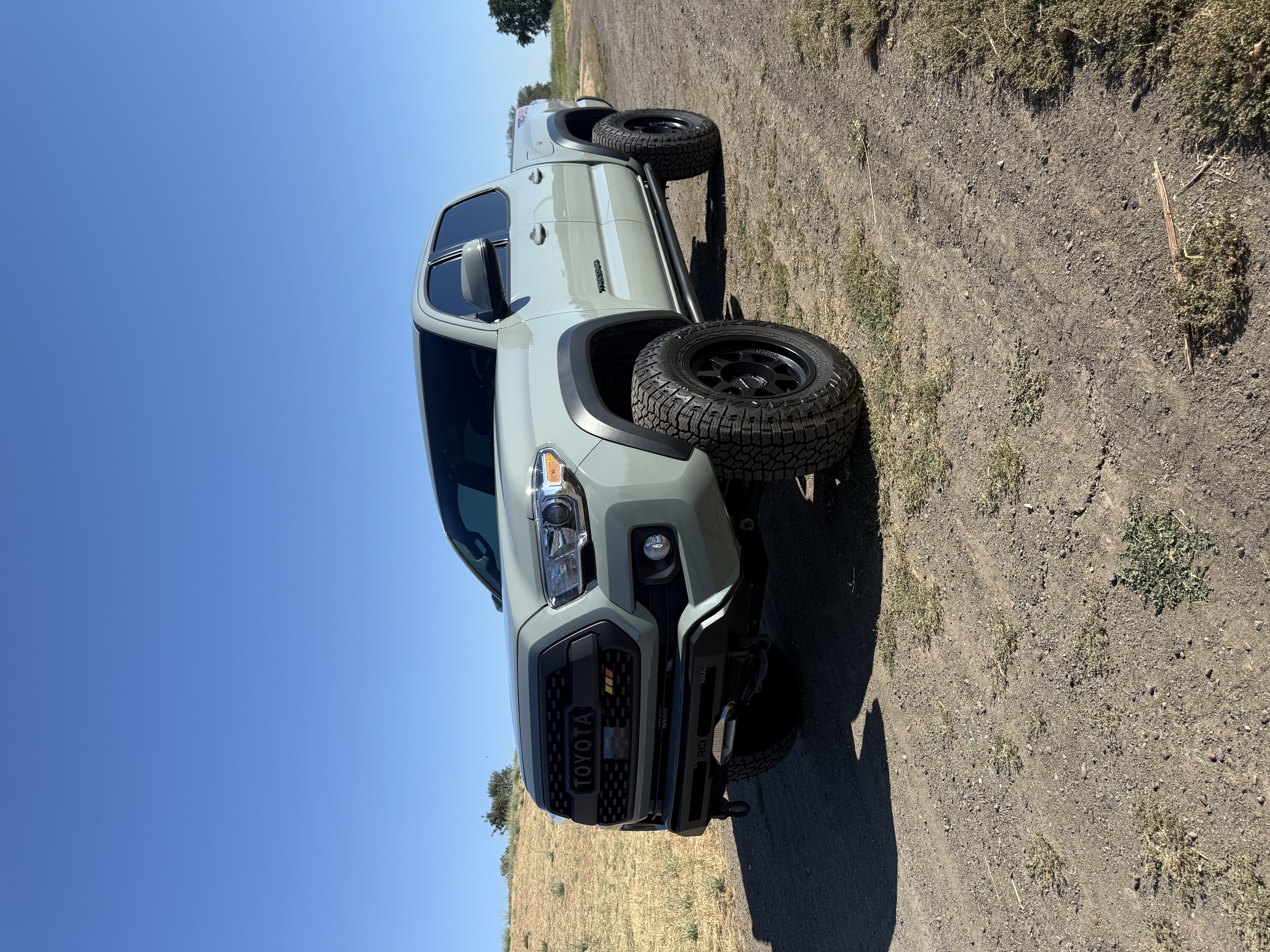 Used 2023 Toyota Tacoma TRD Off-Road AWD/4WD image 1