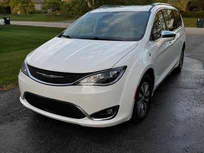 Used 2020 Chrysler Pacifica Limited w/ Advanced Safetytec Group