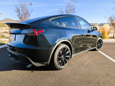 Used 2020 Tesla Model Y Long Range image 8