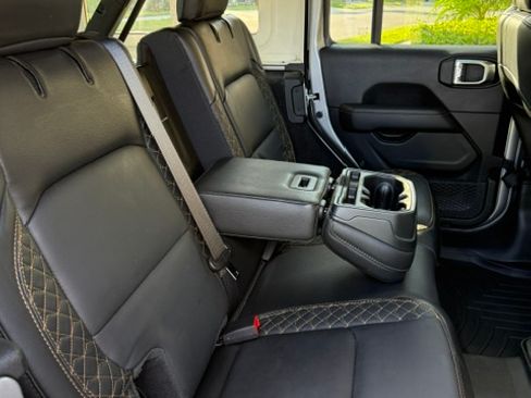 Used 2021 Jeep Wrangler Unlimited Sahara AWD/4WD image 20