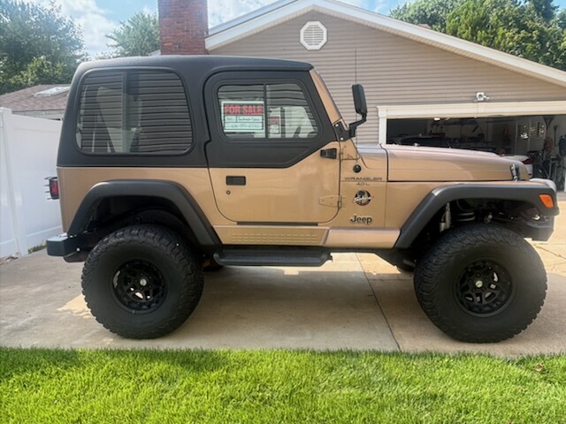 Used 1999 Jeep Wrangler Sahara AWD/4WD image 2